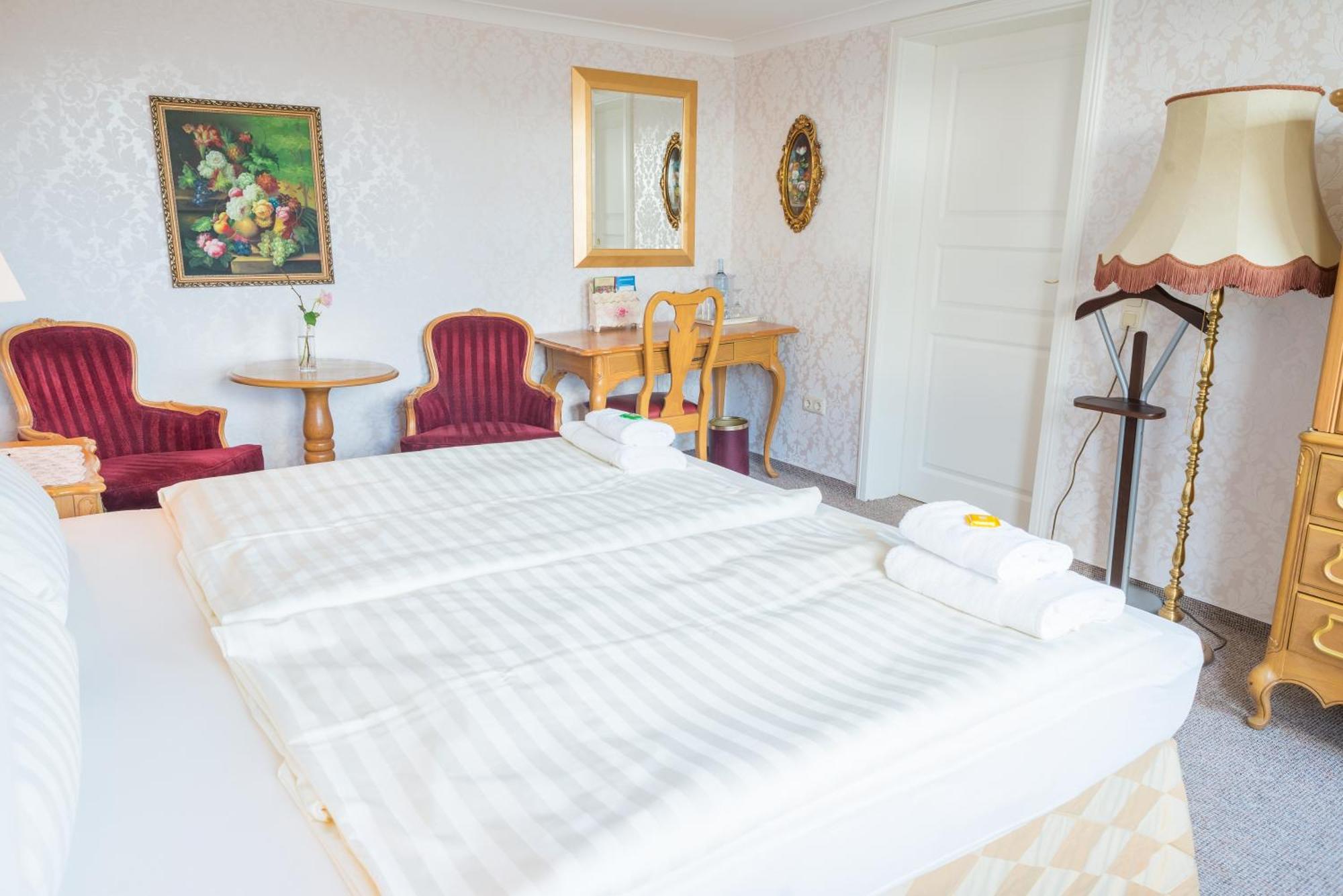 Romantisches Hotel Zur Traube Schwerin Schwerin  Ruang foto